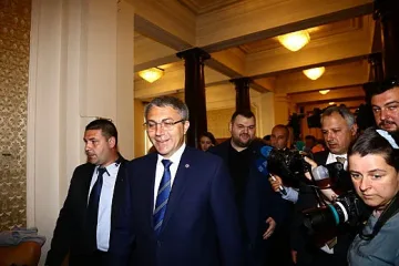 Системните партии да кажат посоката на България