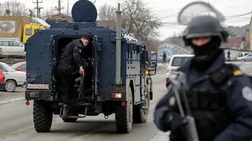 Сърбия мести войски към границата с Косово