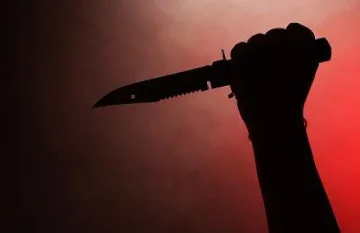 Мъж атакува деца с нож