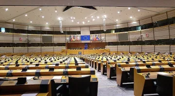 50 000 евро на месец струва евродепутатът