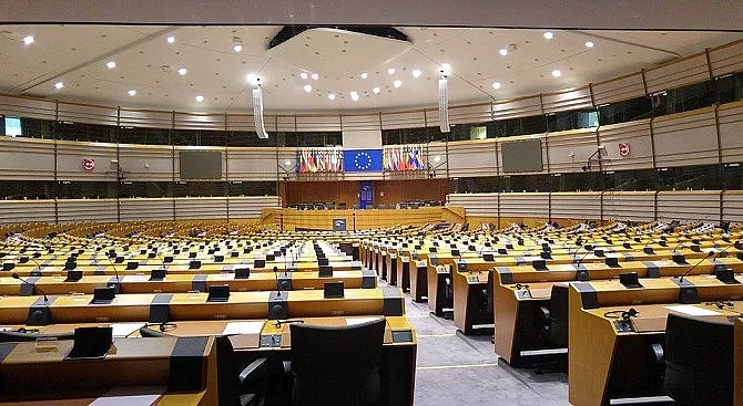 50 000 евро на месец струва евродепутатът