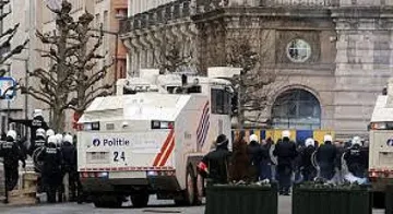 Отцепиха жп гара в Брюксел заради бомба