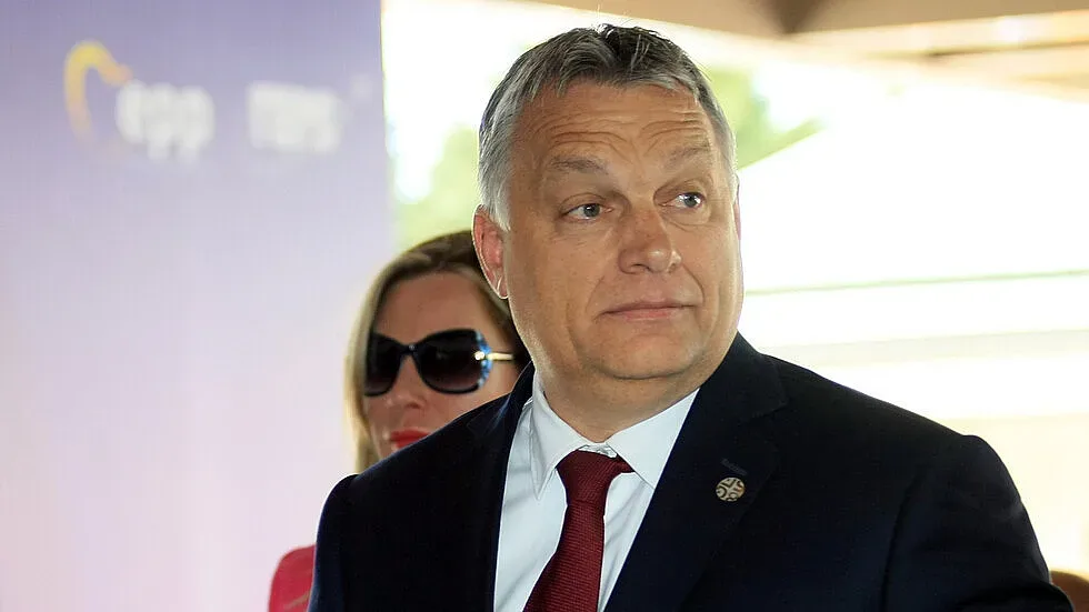 Орбан минава към италианския модел