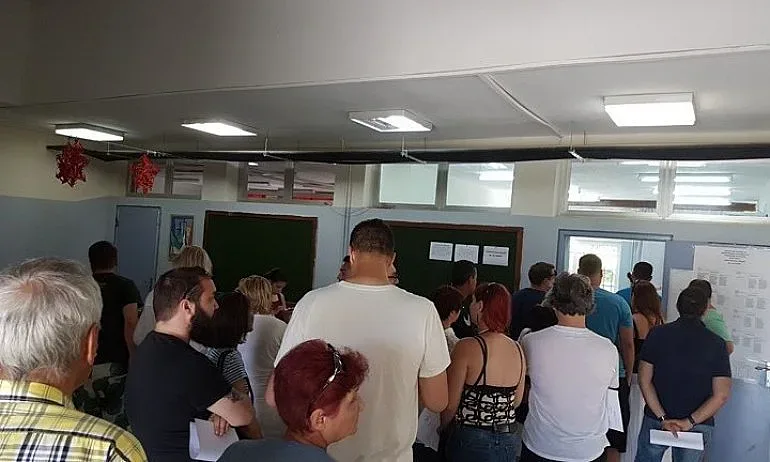 Опашки в изборните секции в Гърция