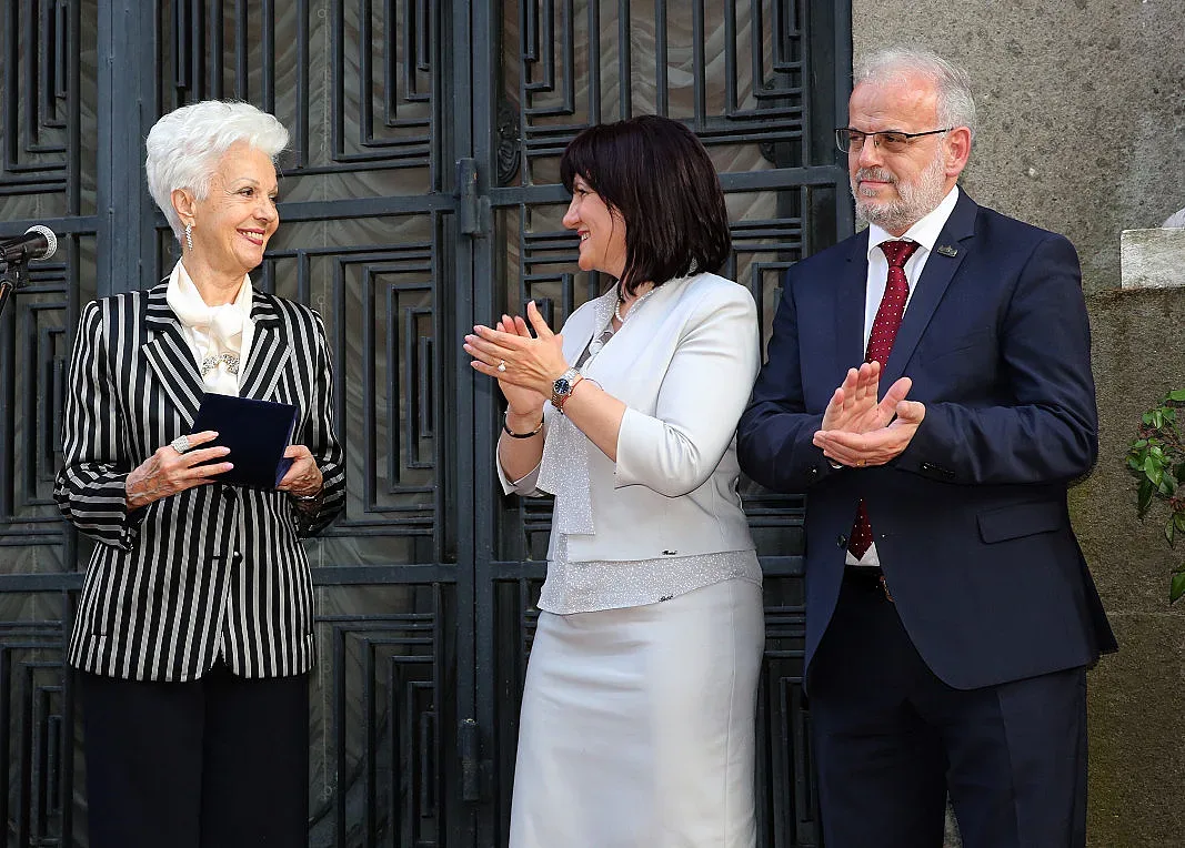 Награда от парламента за Райна Кабаиванска