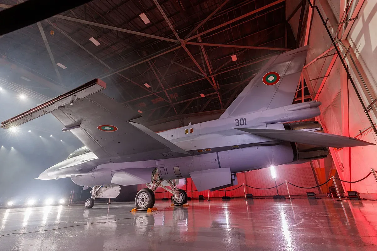 Първият български F-16 кацна в приятелска натовска държава