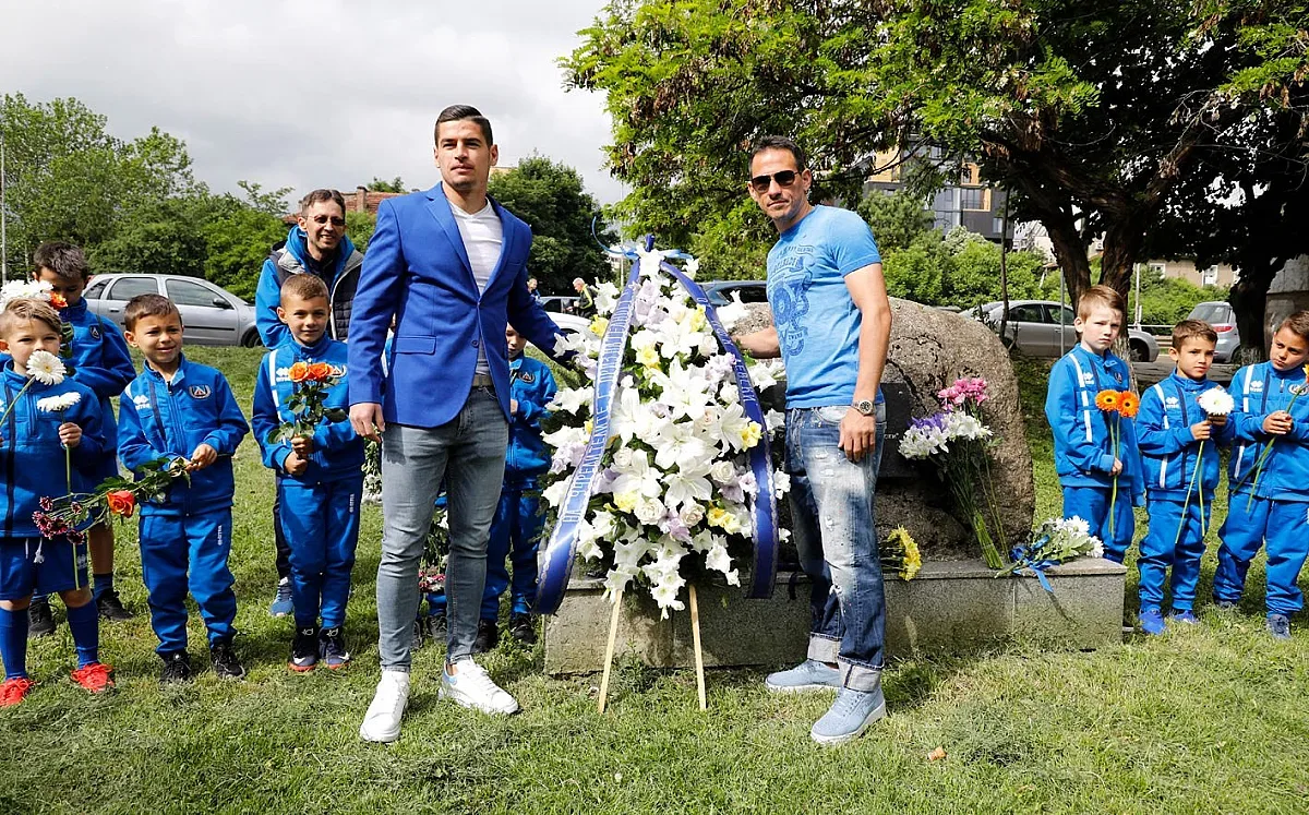 От Левски поднесоха цветя за годишнината на клуба