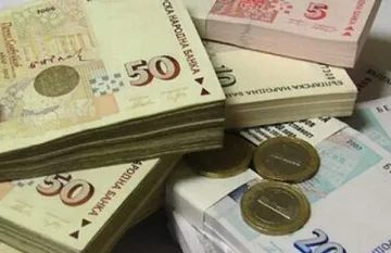 Народът харчи,  цените скачат