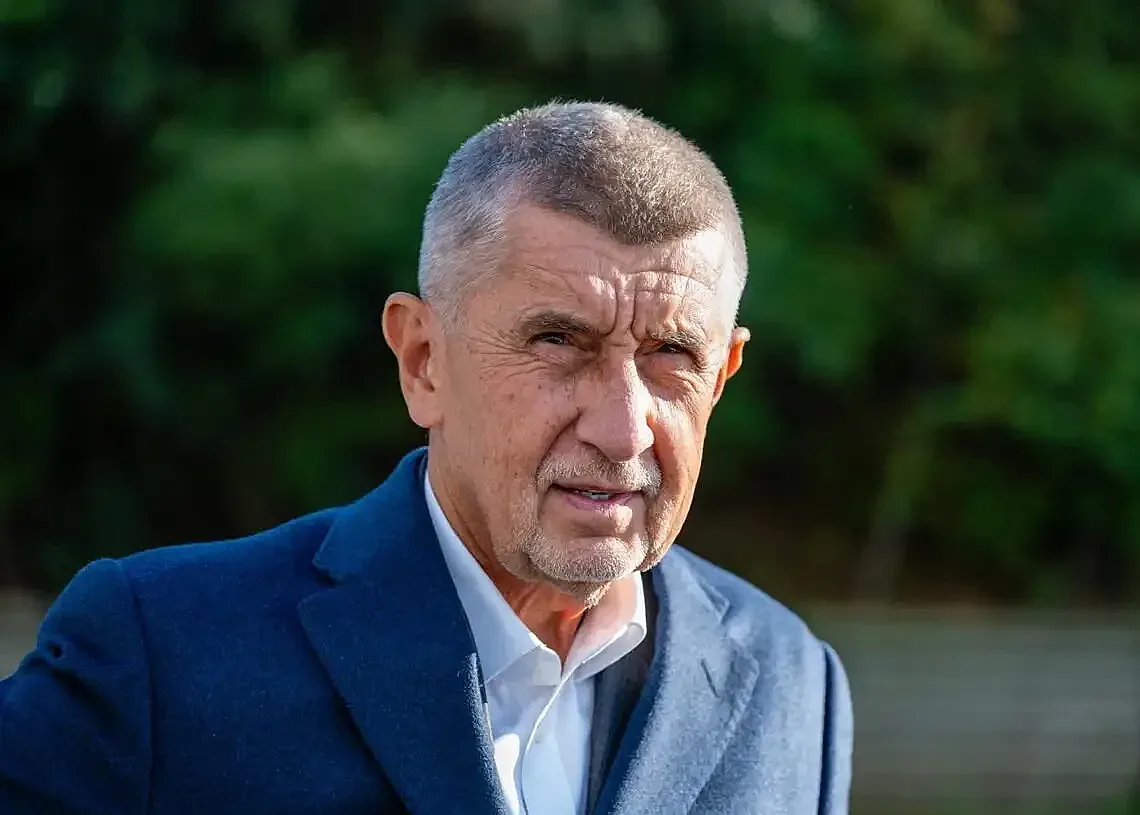 Чехия гласува за нов парламент. Бабиш води в анкетите