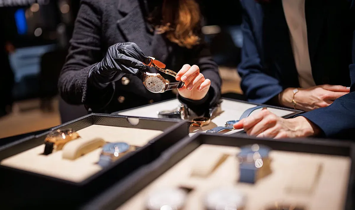 Швейцария показва скъпи часовници на фона на спад на продажбите