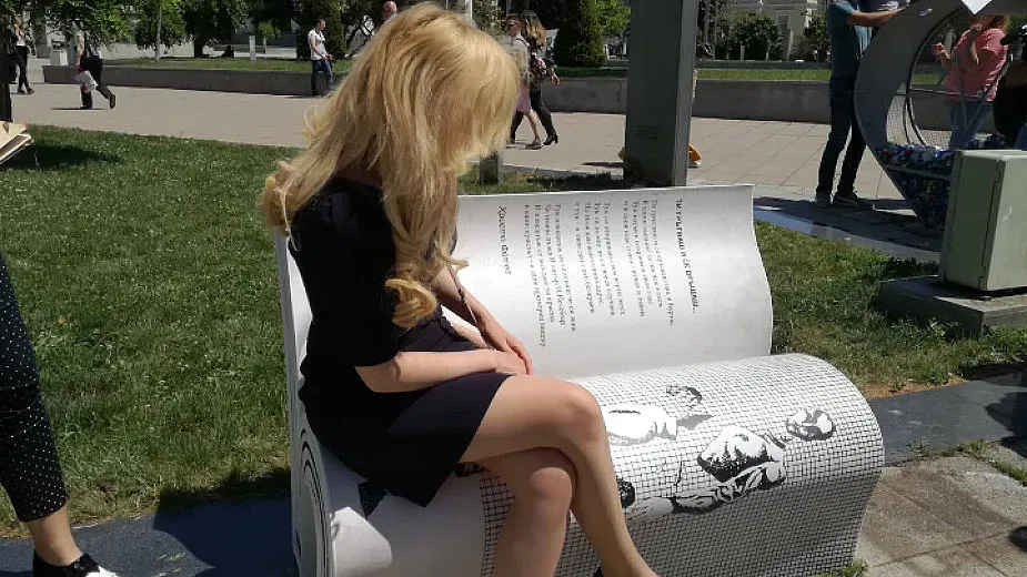 На пейки със стихове отдъхват бургазлии