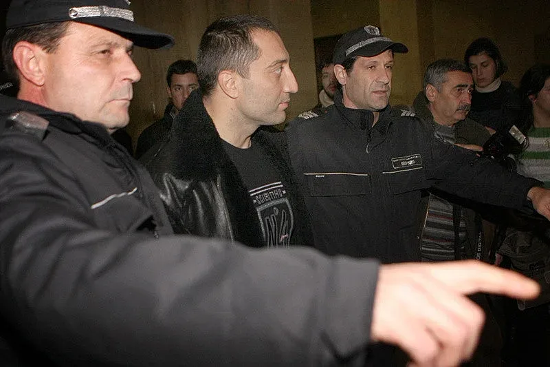 Иззеха айфон от Митьо Очите в затвора