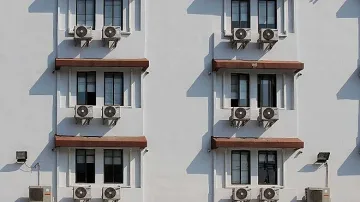 Общината: Климатици ще се махат само от паметници