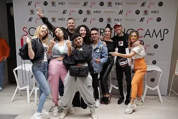 Композитори и поети пишат песни в Боровец