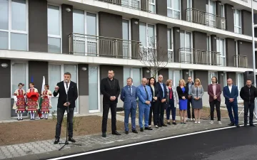 Камбитов откри нови 183 социални жилища