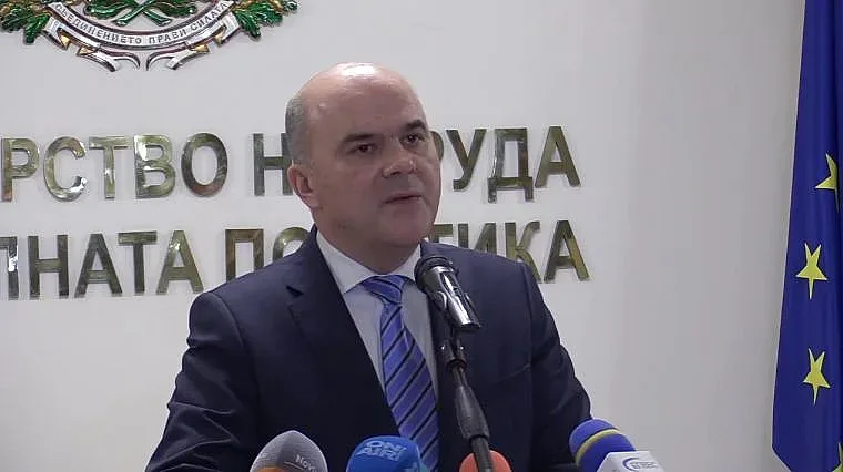 Бисер Петков спокоен – носи оставката в джоба си