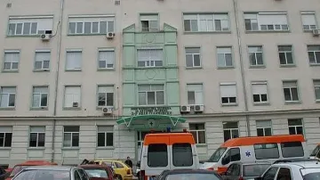 Борят се за живота на простреляните в Сливен