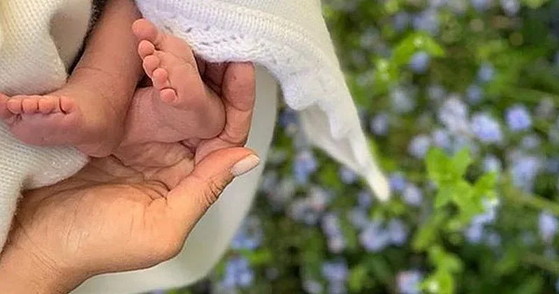 Меган и Хари показват крачетата на Арчи