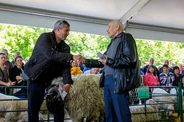 Кочът Джеки чупи кантара, печели 1000 лева