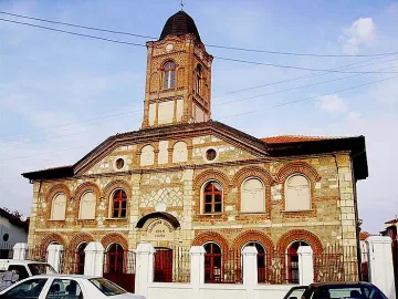 Освещават златния купол на църквата ни в Одрин