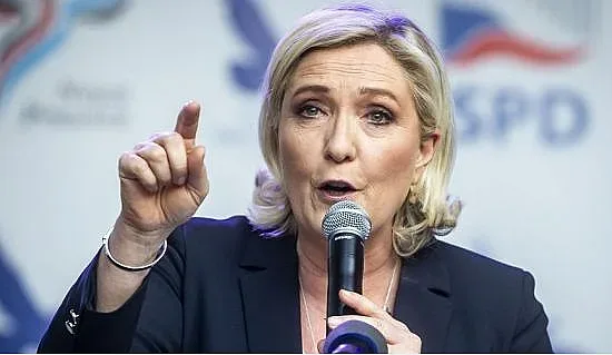 Марин Льо Пен се разфуча. Бойно настроение