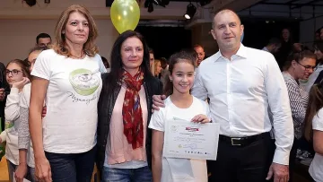 Деси Радева зове ученици да залягат на българския