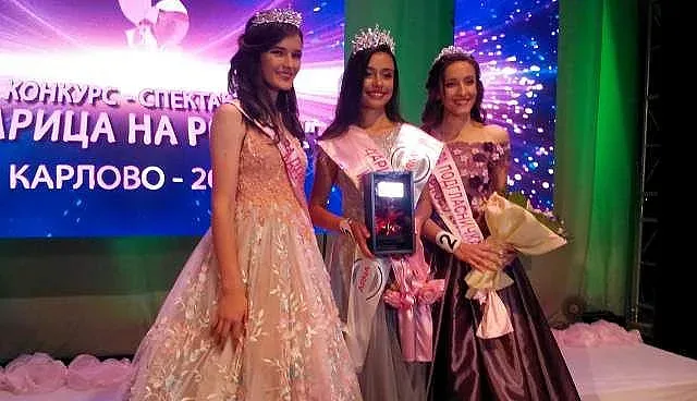 Яна стана Царица на розите, Калканджиева журира