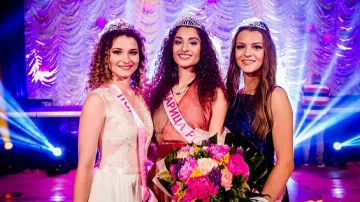 Избират Царица Роза между 18 абитуриентки