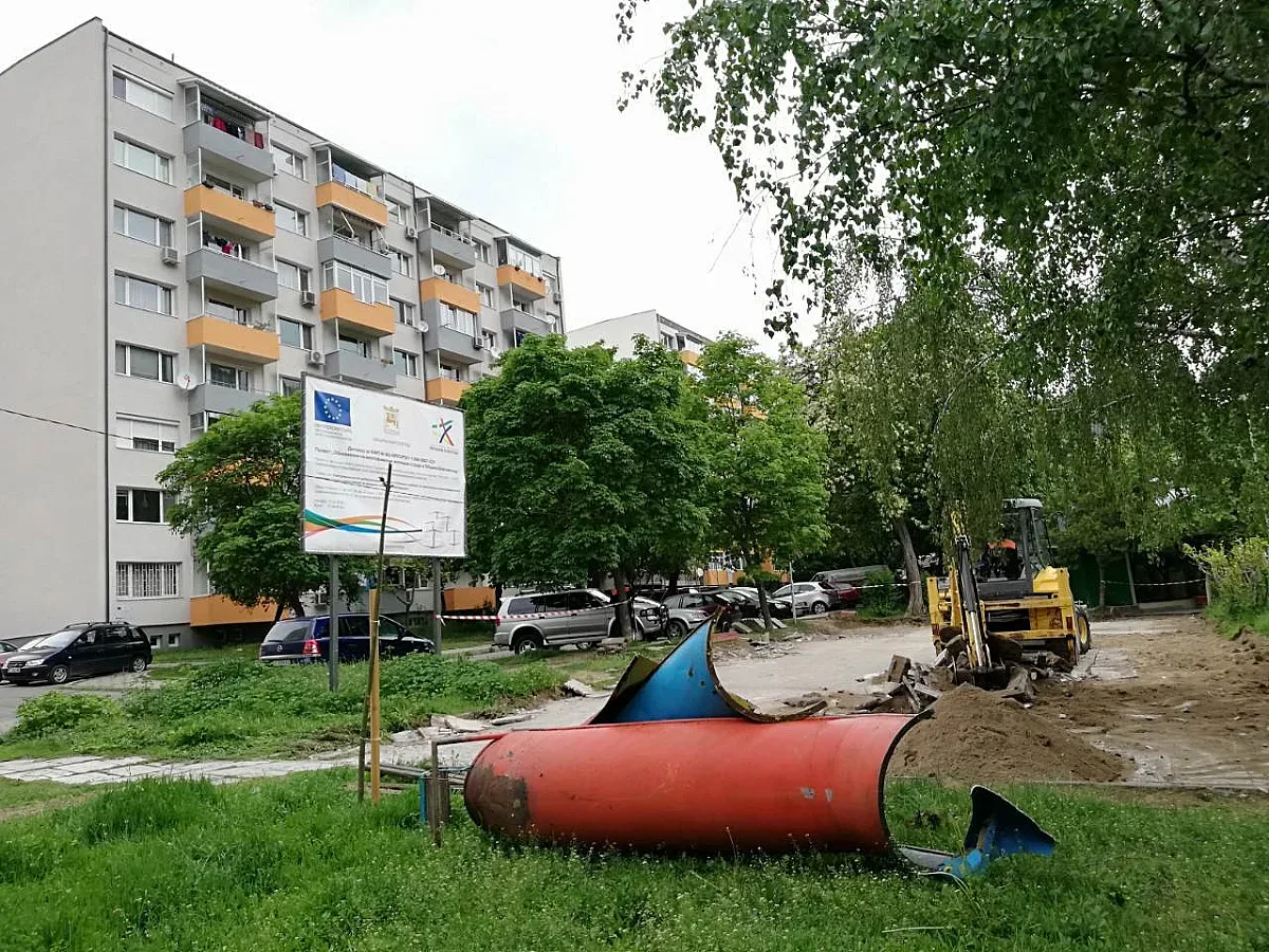 Обновяват детска площадка край "Бачиново"