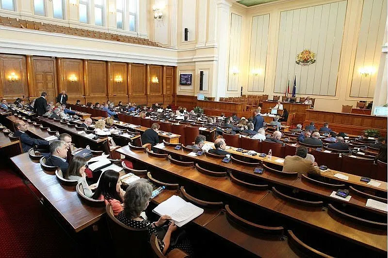 Парламентът започна с декларации за 9 май