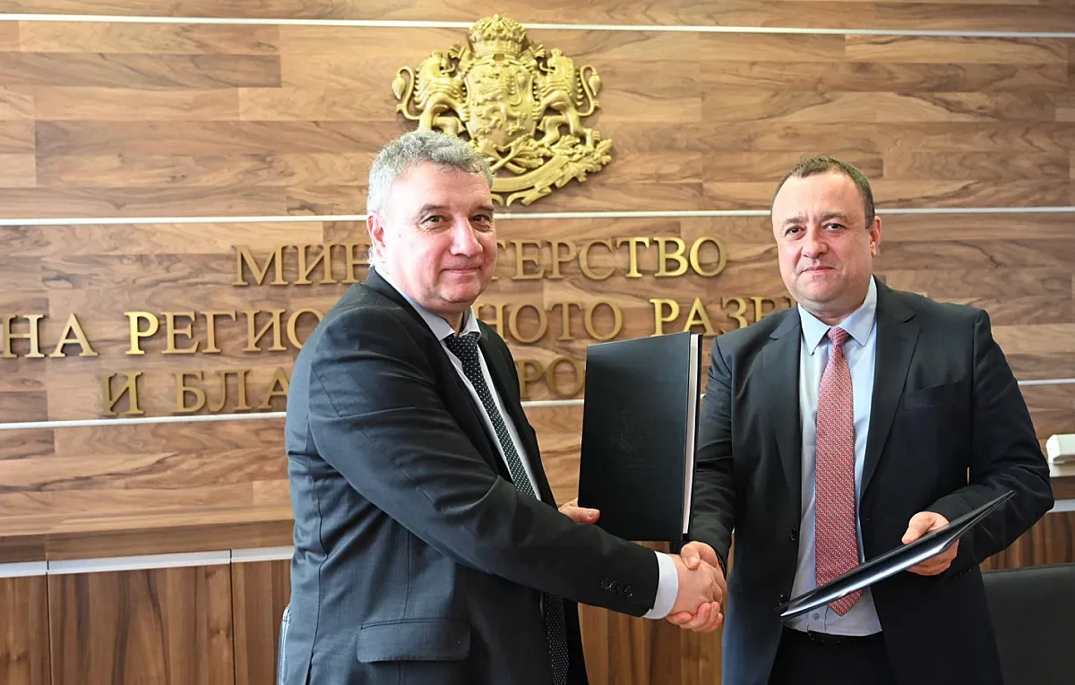 След споразумение! УНСС праща студенти на стаж в регионалната министерство