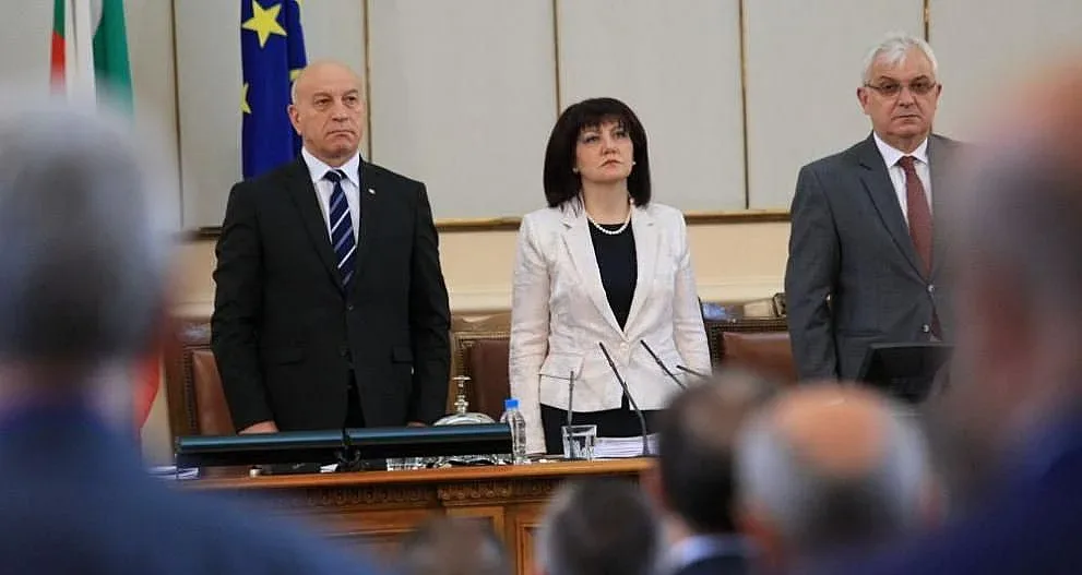 Лятната сесия на парламента започна без ДПС и БСП