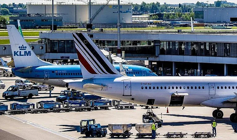 Отменят стотици полети заради стачка във Франция