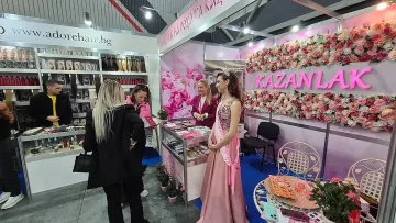 Столетният Празник на Розата завладя участниците в Италианския фестивал в Пловдив