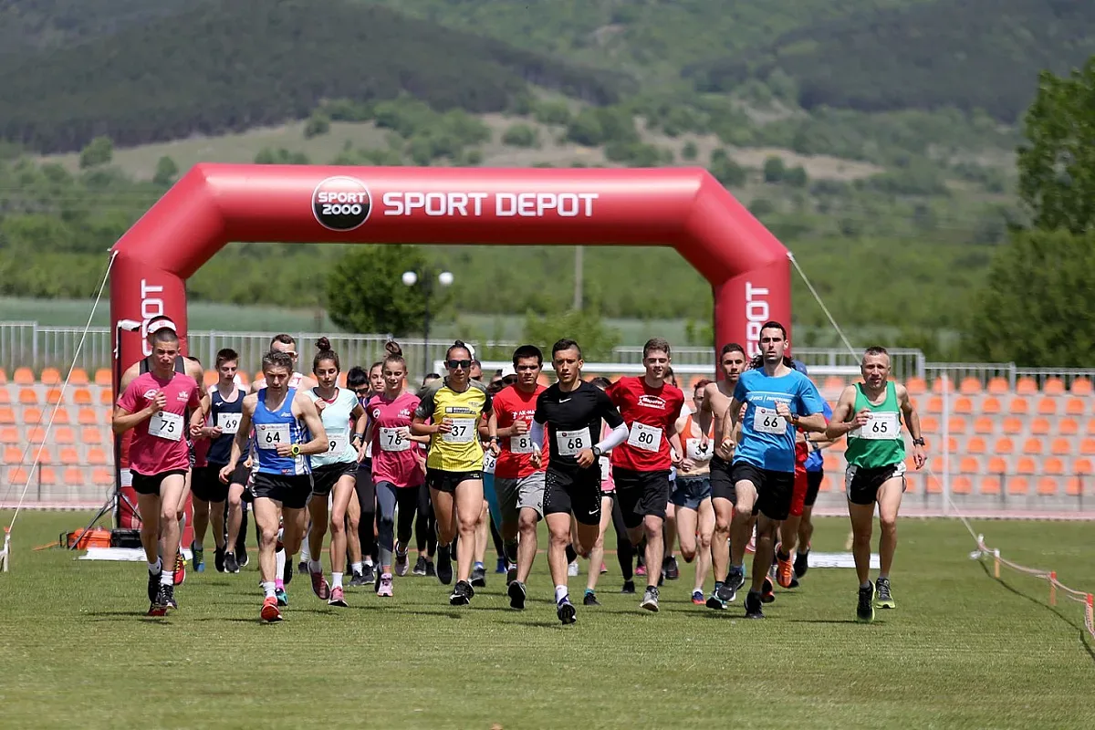 Шампиони в бяганията спечелиха Хисаря Рън