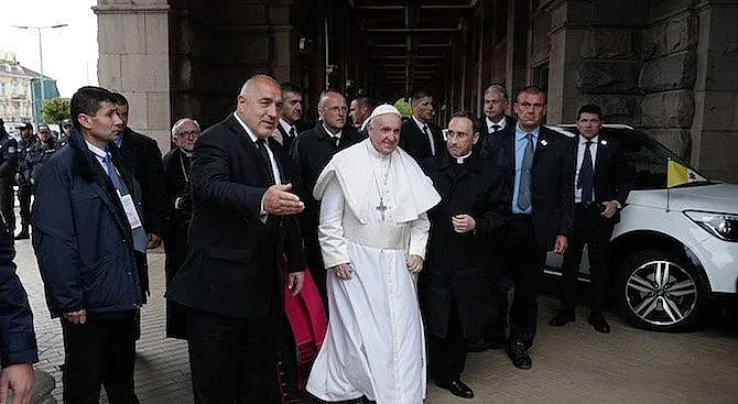 Борисов: Не се бъркам в божиите дела