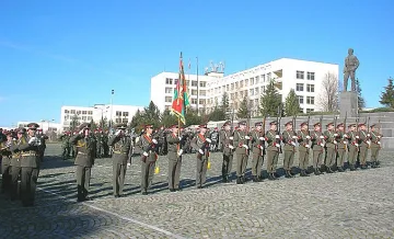 Само 1042 младежи учат за военни, гарантират им 1500 лв. заплата