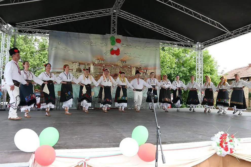 Фестивал в Антимово събра самодейци от три страни