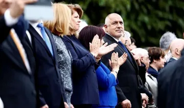 Борисов честити празника на армията във Фейсбук