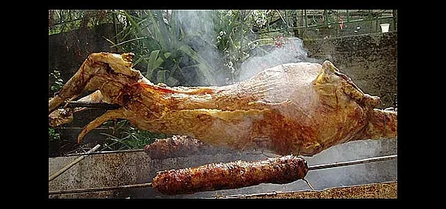 Майстор Митко учи министри да пекат на агне в трап