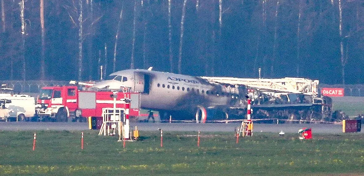 Намериха черните кутии на самолета от Шереметиево