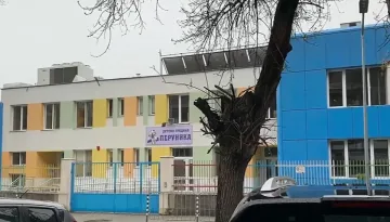 Гавра в детска градина! Учителка накара дете да...