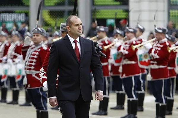 Радев: Армията трябва да е стожер на стабилност