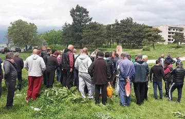 Бунт в Кърнаре заради изстъпления на роми, искат да им бутат къщите