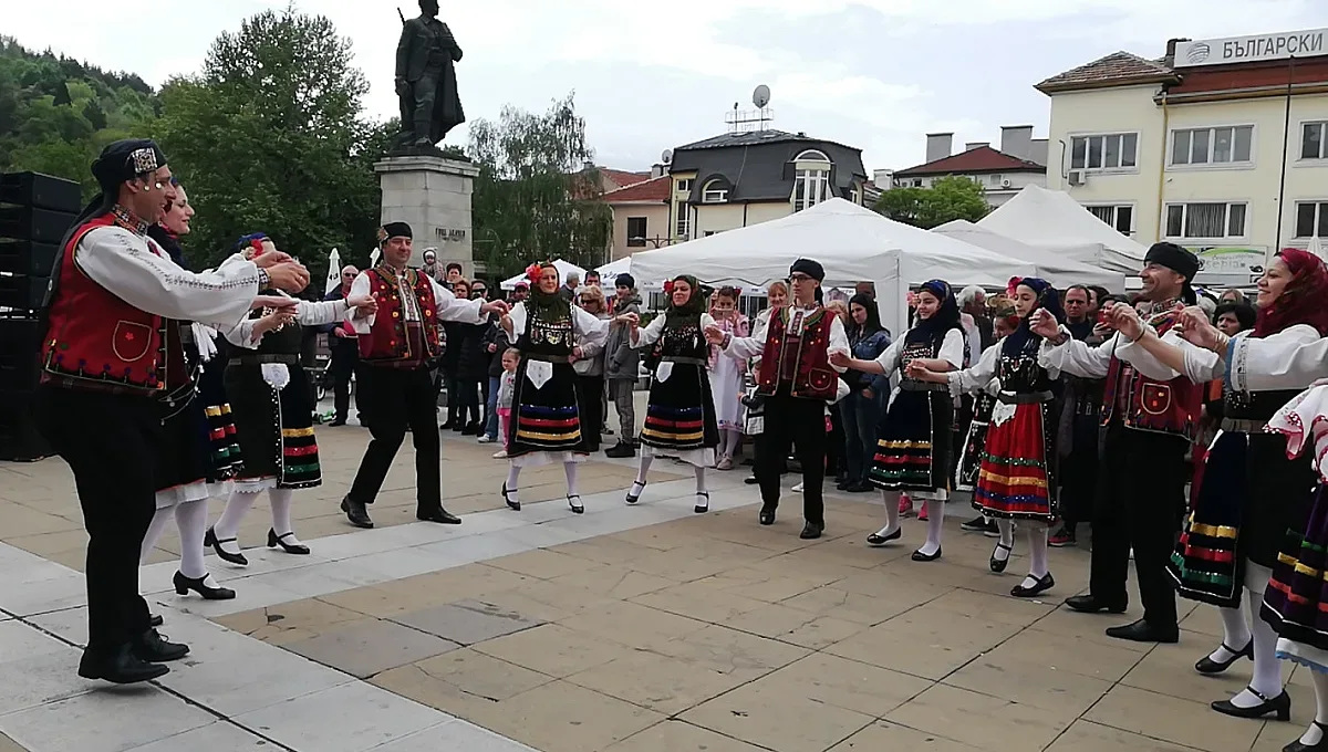Звън на чанове и фолклорни ритми на „Балкански игри”