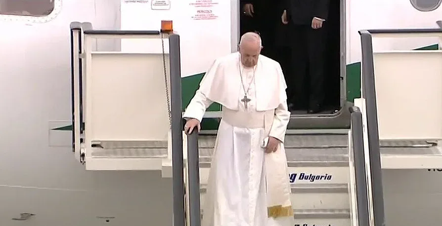 Папата благослови деца на летището /ОБНОВЕНА/