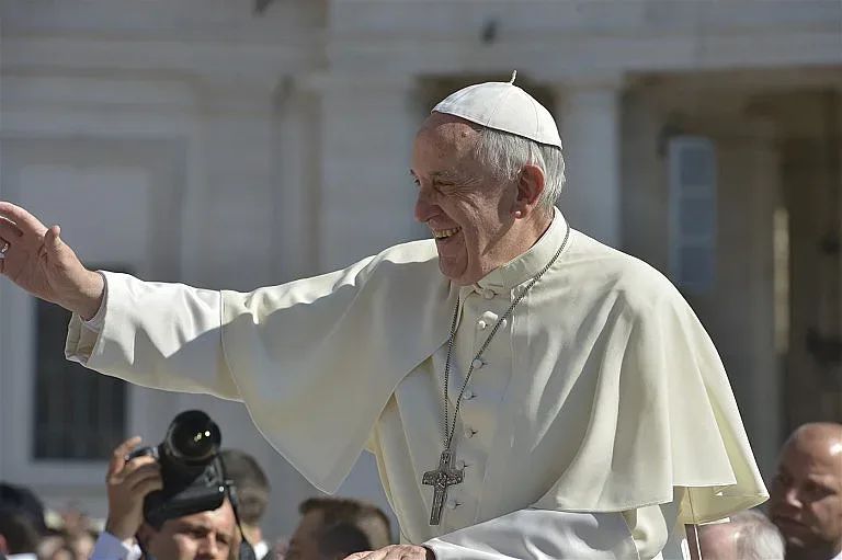 Папа Франциск кацна в София