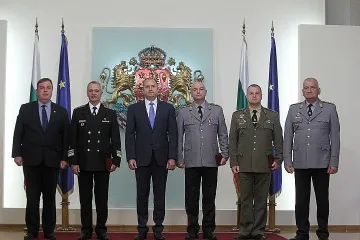 Радев към офицерите: Служете на България отговорно