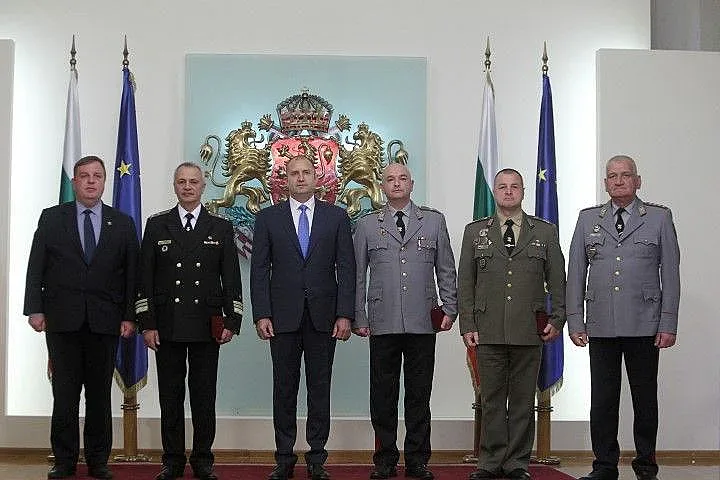 Радев към офицерите: Служете на България отговорно