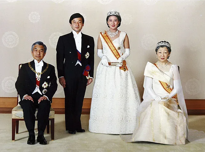 Възпитаник на Оксфорд седна на трона в Япония